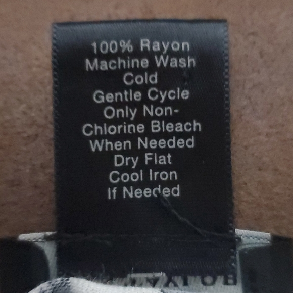 Ann Taylor Blouse. - Picture 4 of 4